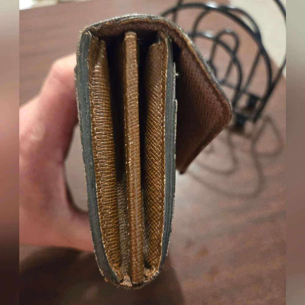 Authentic Louis Vuitton luxurious long monogram wallet in great condition - Picture 15 of 16